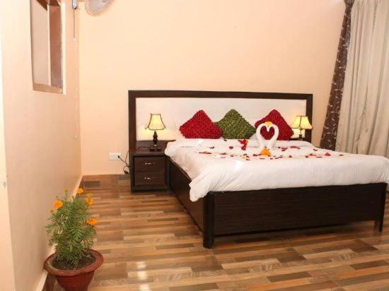 Hotel Royal Safari Chitwan Eksteriør bilde