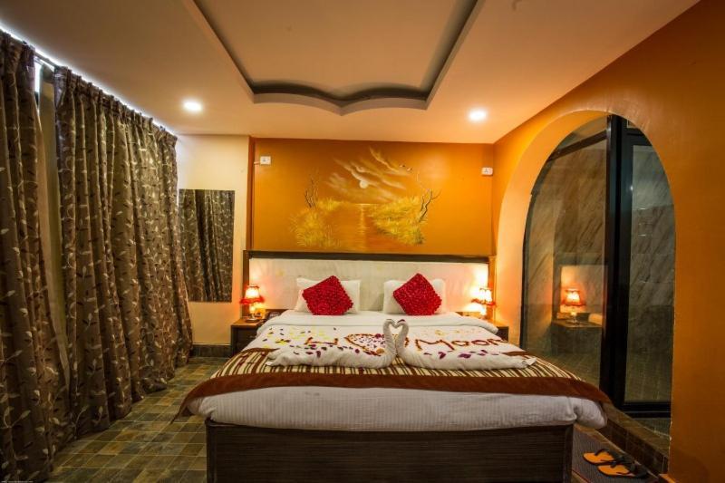 Hotel Royal Safari Chitwan Eksteriør bilde