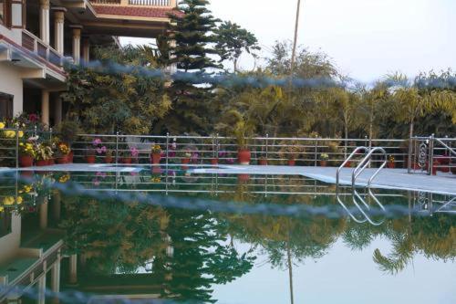 Hotel Royal Safari Chitwan Eksteriør bilde