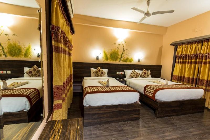 Hotel Royal Safari Chitwan Eksteriør bilde